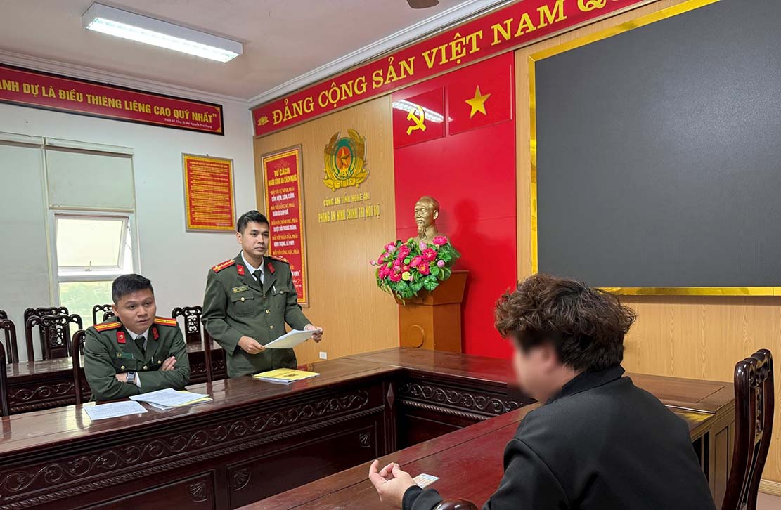 Nam thanh niên ở Nghệ An bị phạt do hành vi chuyển các cuộc gọi đòi nợ đến số điện thoại đường dây nóng của Bộ Công an. Ảnh: Huyền Thương