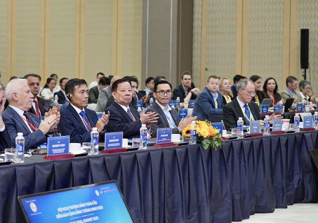 Cumbre mundial 'Foro de la Comunidad Inteligente Mundial 2025'. Foto: Duong Binh