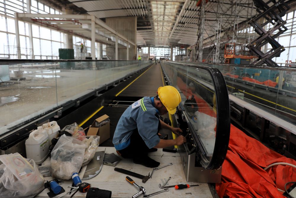 Thi cong he thong thang tai du an san bay Long Thanh. Anh: Anh Tu