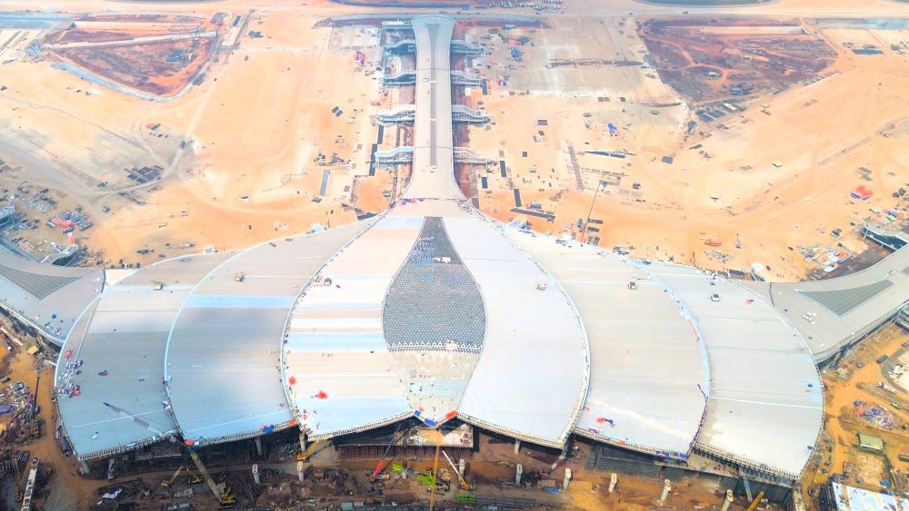 Mai nha ga hanh khach san bay Long Thanh ruc ro trong nang thang 12 o tinh Dong Nai. Anh: Anh Tu