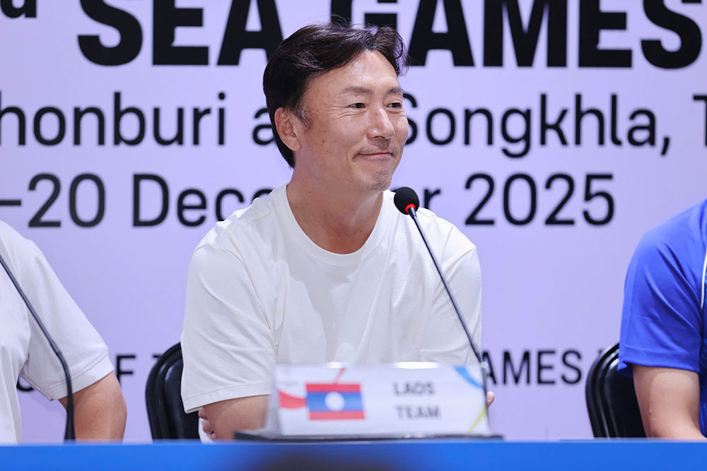 U-22ラオスのヒョクジュン監督がU-22ベトナム戦前の記者会見に参加。写真:ミン・ダン