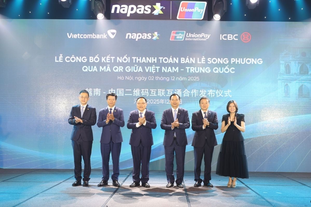 Cac dai biểu thực hiên nghi thức công bố kết nối nối thanh toan ban le song phương qua ma QR giữa Viêt Nam - Trung Quốc. Anh: BTC 