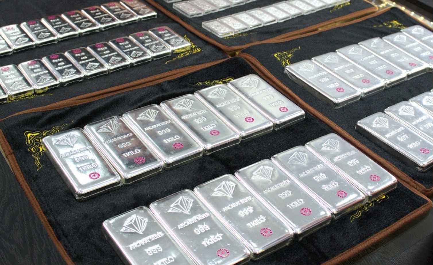 Bac mieng, bac thoi hien la mat hang duoc nhieu nguoi tim mua. Anh: Phuong Anh