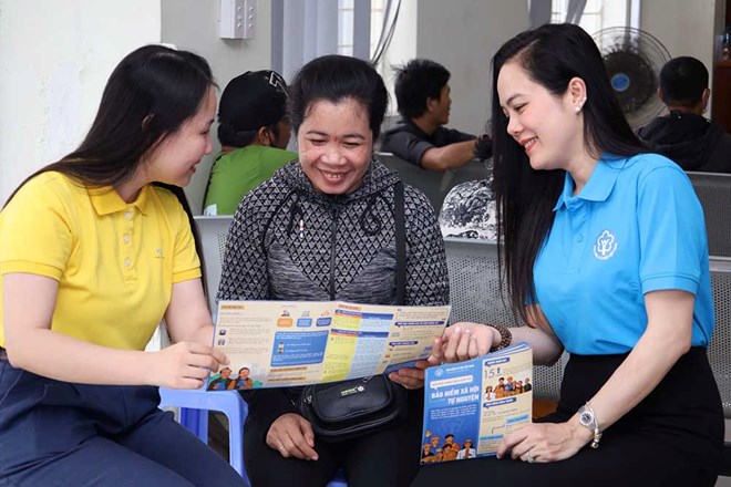 Khanh Hoa y muchas localidades de todo el pais estan haciendo esfuerzos para desarrollar a los participantes en el seguro social. Foto: Thanh Vu