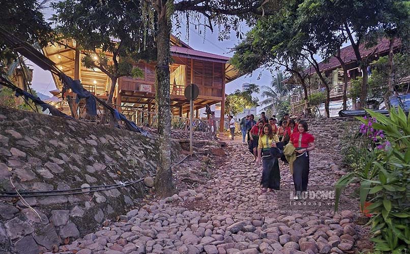 Ban du lich cong dong Na Su, xa Muong Cha, tinh Dien Bien. Anh: Thanh Binh