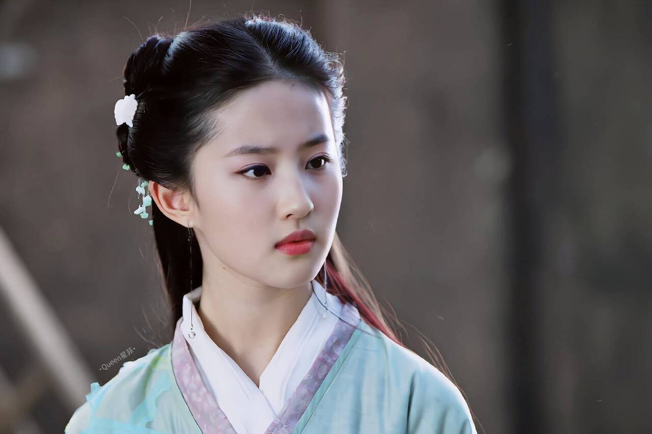 Nam 21 tuoi, Luu Diec Phi da quyen gop 1 trieu NDT cuu tro thien tai. Anh: Nha san xuat