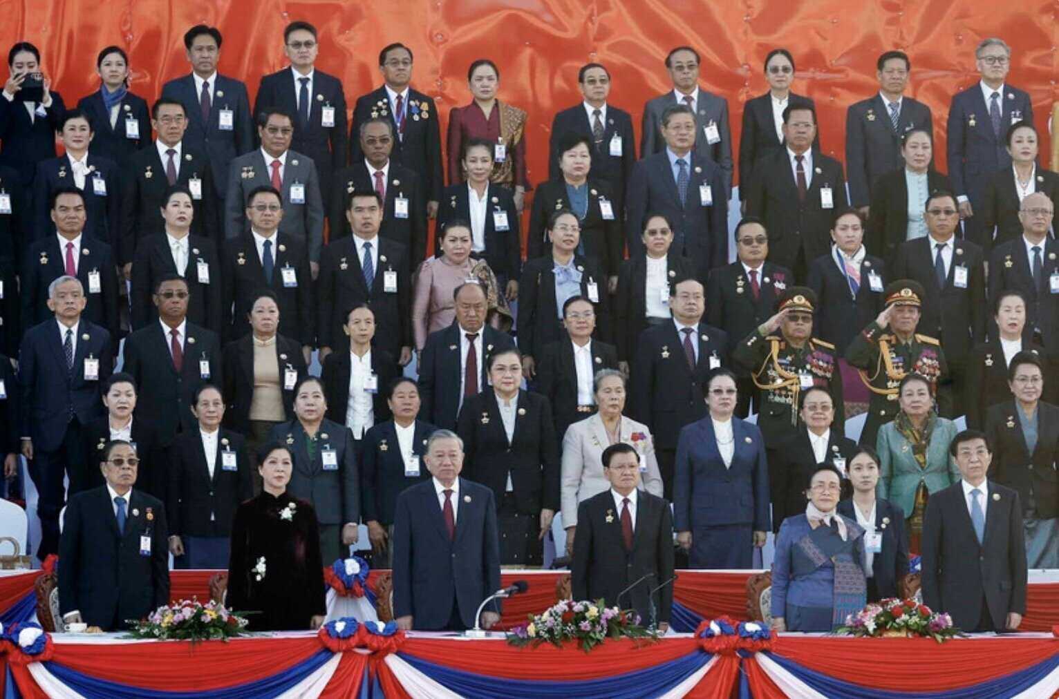 Tong Bi thu To Lam va Phu nhan cung cac dai bieu du Le ky niem 50 nam Quoc khanh Lao va 105 nam Ngay sinh Chu tich Kaysone Phomvihane. Anh: TTXVN