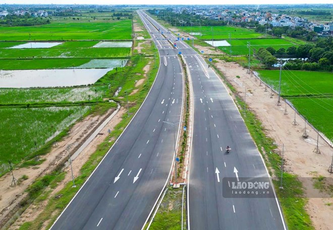 흥옌은 지방의 전략적 교통 노선을 명확히 하기 위해 인프라 계획을 추진하고 있습니다. 사진: 르엉하