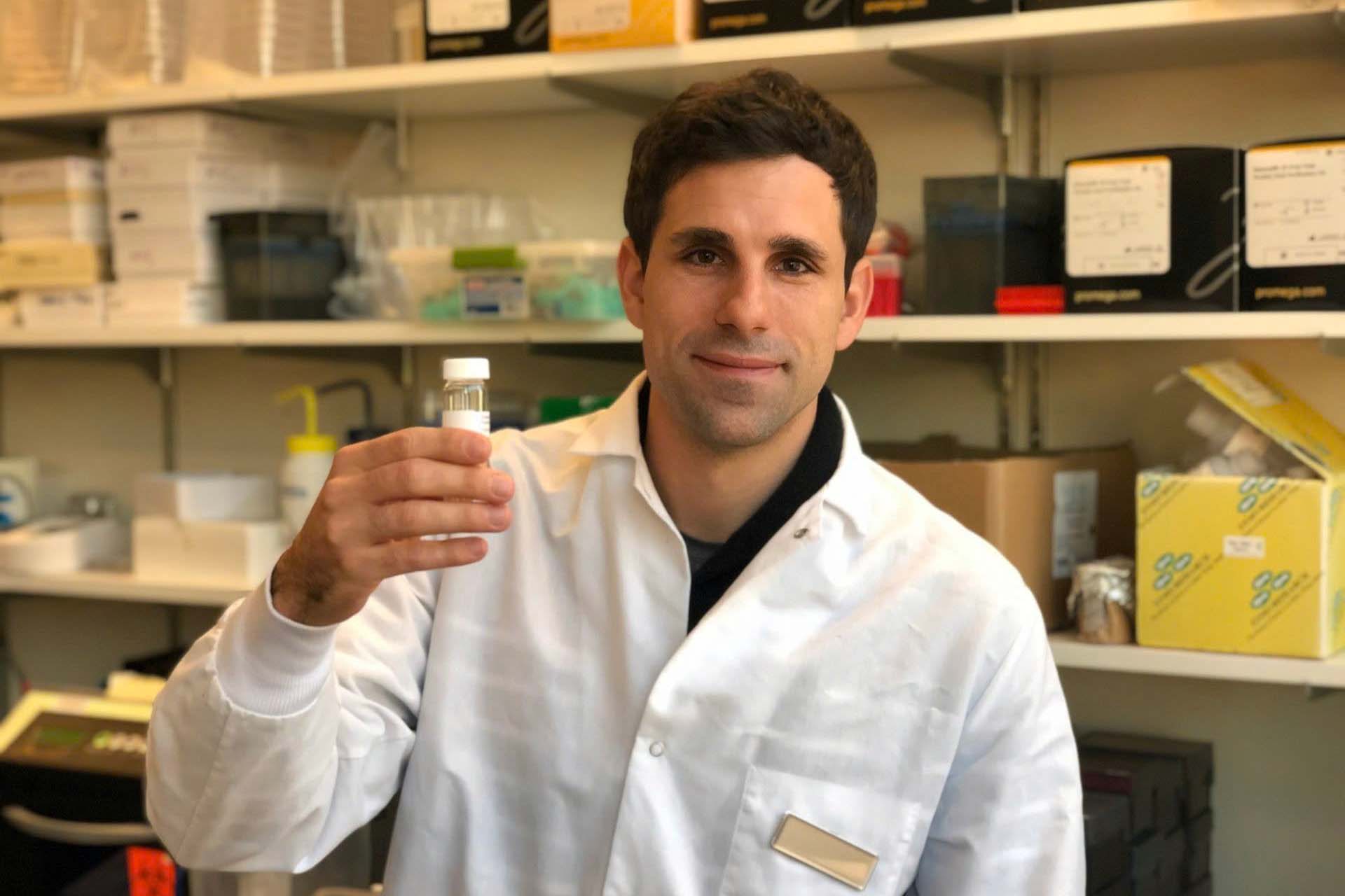 PGS Cesar de la Fuente la chuyen gia ve Sinh hoc May (Machine Biology) tai DH Pennsylvania (My). Anh: GCiencia