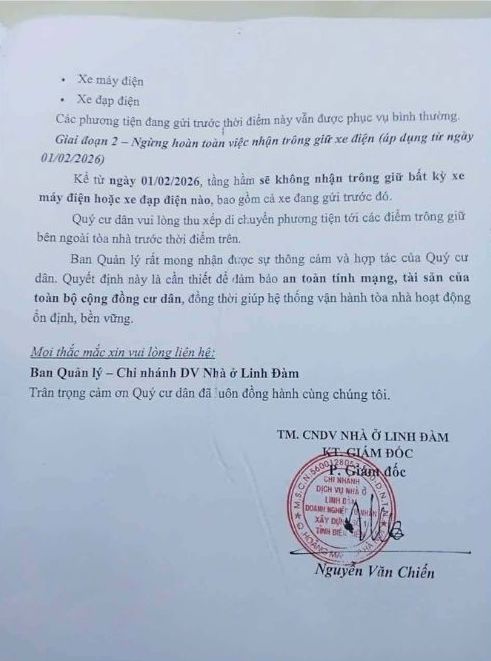 Văn bản thông báo tạm dừng gửi xe điện từ chung cư HH Linh Đàm. Ảnh: NVCC