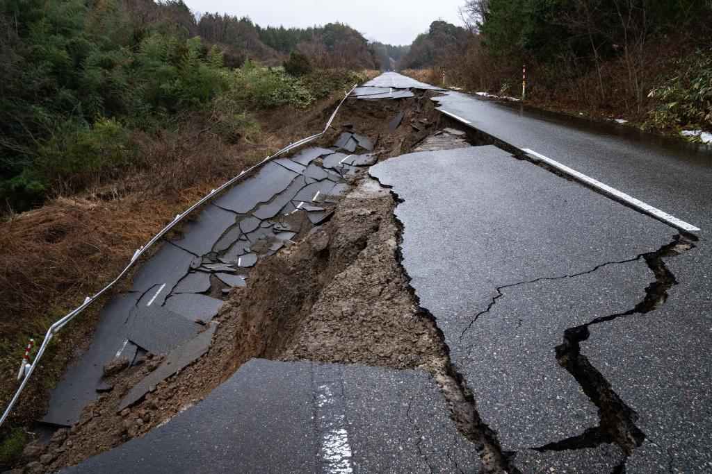 Earthquake damages roads in Hakui, Ishikawa Prefecture, Japan, on January 2, 2024. Photo: Xinhua