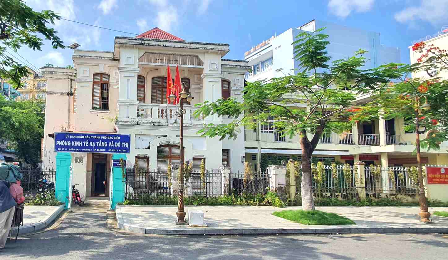 Tru so Phong ha tang do thi Thanh pho Bac Lieu cu nay bo trong. Anh: Nhat Ho