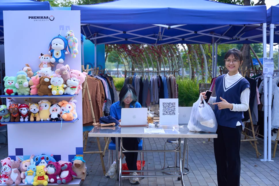 Phien cho cu “Khong gia” Gay quy vi mien Trung: quan ao am, do dien gia dung