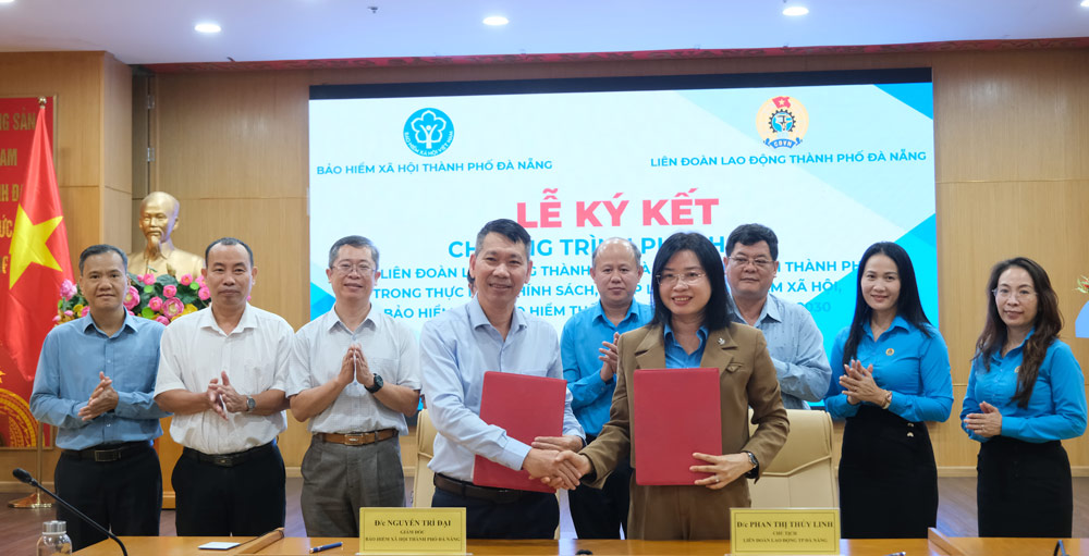 Da Nang City Social Insurance and the City Labor Federation signed the Coordination Program for the period 2025-2030. Photo: Da Nang Trade Union.
