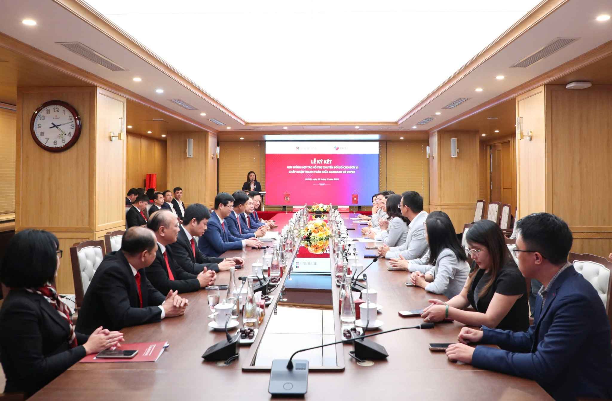 Toan canh Le ky ket hop tac giua Agribank va VNPAY.