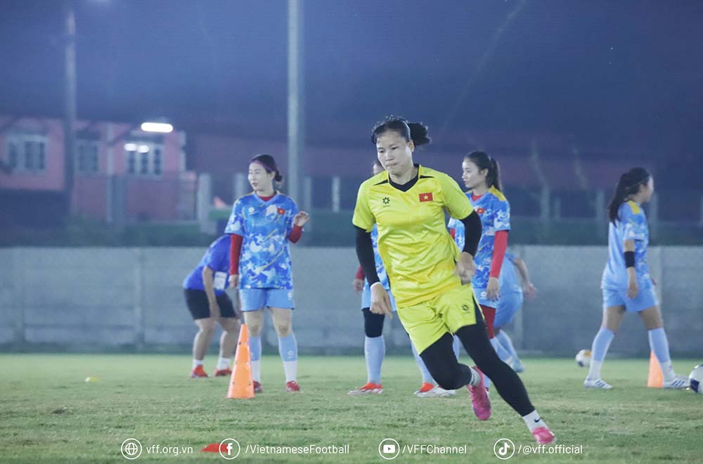 Tuyen nu Viet Nam giu tinh than thoai mai trong buoi tap dau tien o Thai Lan. Anh: VFF