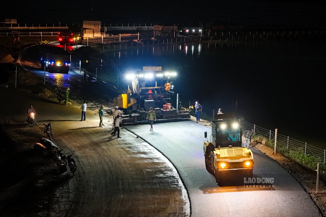 Dem 2.12, ghi nhan cua phong vien Bao Lao Dong tai mot so doan thuoc cao toc, doi ngu cong nhan — ky su van lam viec sau khi mat troi lan.