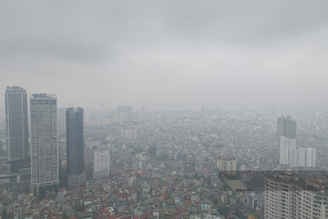 ハノイの空は明るくなったが、汚染指数は依然として推奨レベルを超えている。写真:Ngoc Thuy