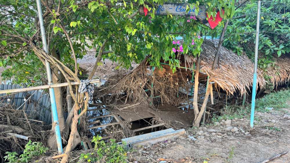 Khu vuc nha choi ven suoi bi thiet hai. Anh: Duy Tuan 
