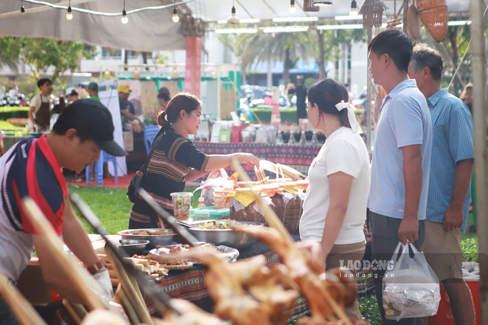 Ga nuong com lam - am thuc mang huong vi nui rung phia tay Gia Lai. Anh: Hoai Phuong