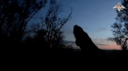 러시아 탱크가 우크라이나군을 공격합니다. 사진: 러시아 국방부