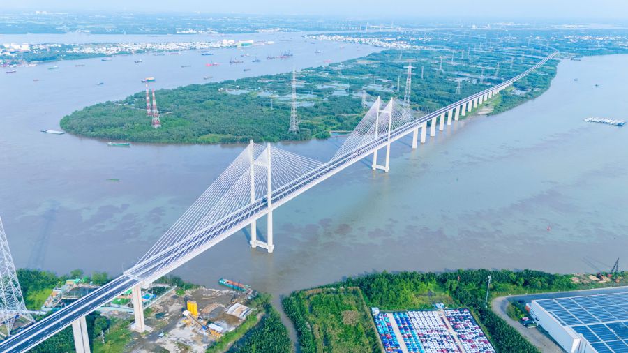 Cau Binh Khanh bac qua song Soai Rap, thuoc tuyen cao toc Ben Luc - Long Thanh. Anh: Minh Quan