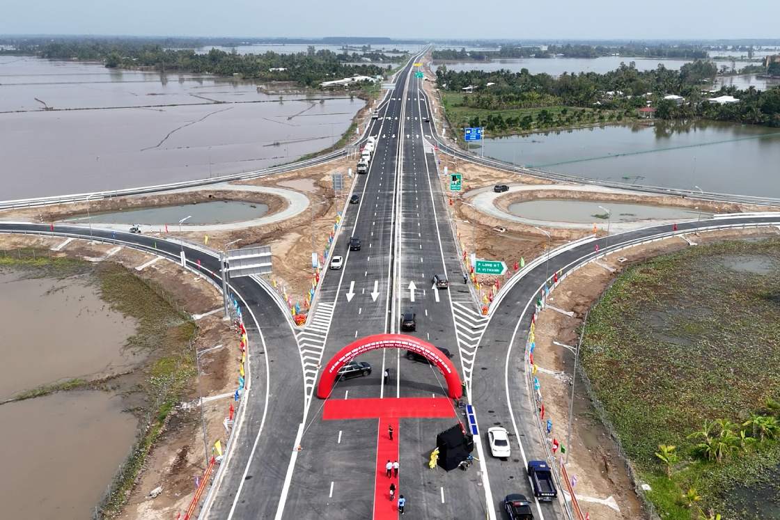 Can Tho - Ca Mau Expressway seen from above. Photo: Ta Quang