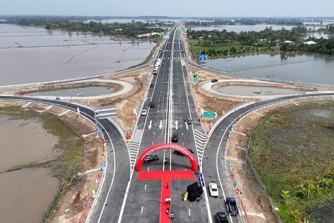 Cao tốc Cần Thơ - Hậu Giang lùi thời gian khai thác đến ngày 22.12