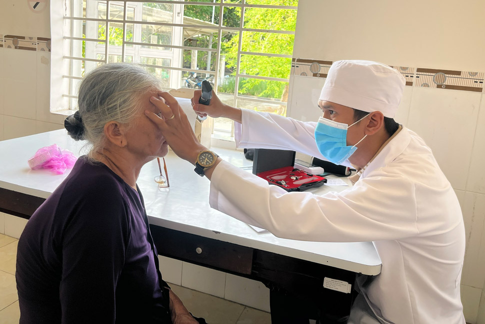 Gia Lai expands policies to support medical examination and treatment costs and travel for people in difficult circumstances. Photo: Department of Health