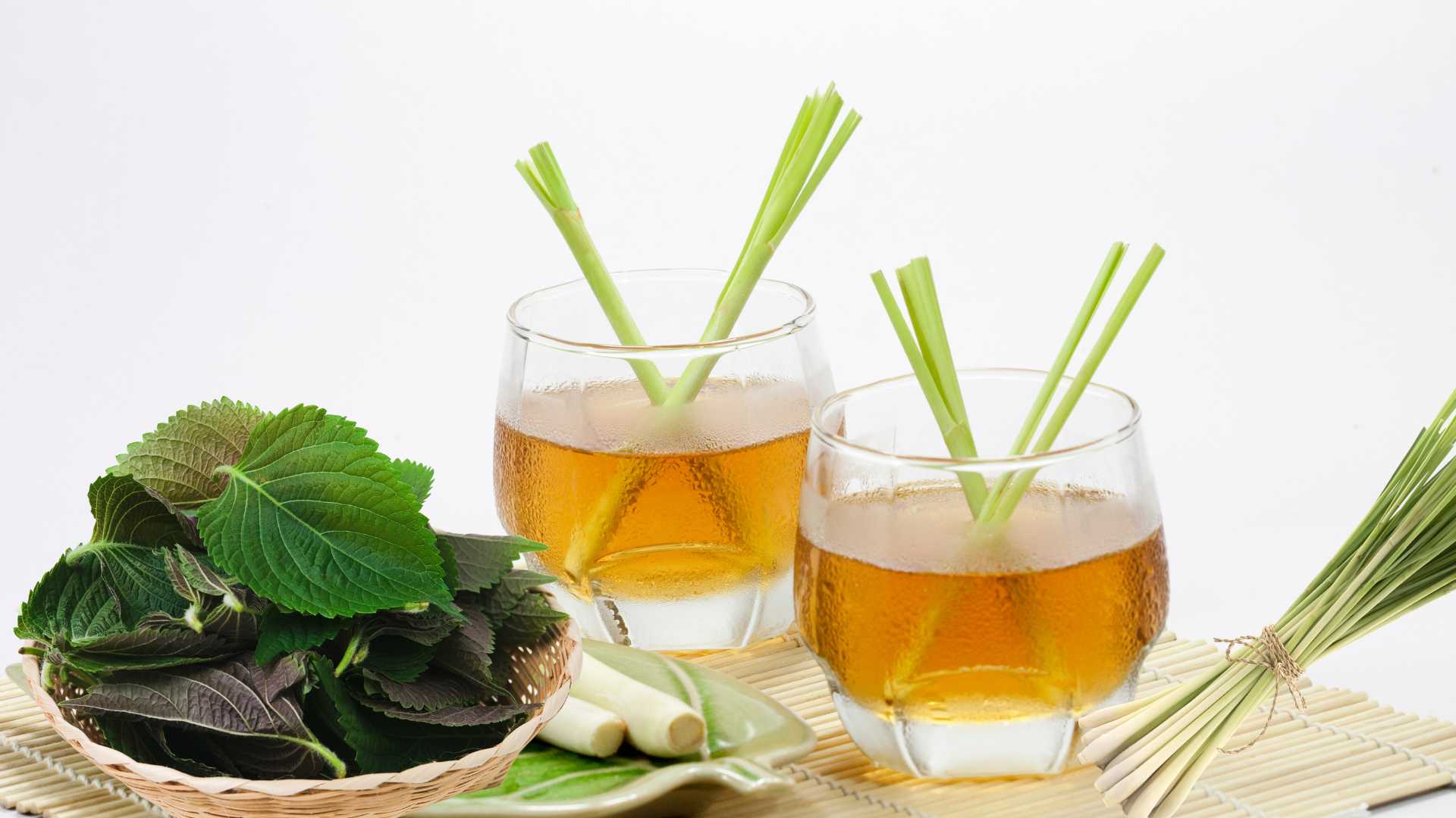 ティーツリーとシナモンの葉は、肝臓、腎臓の効果的な解毒をサポートするおなじみのハーブです。写真:Huong Son