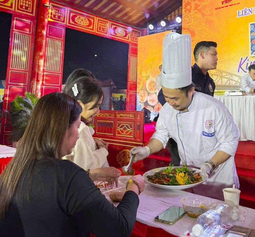 Dau bep moi thuc khach