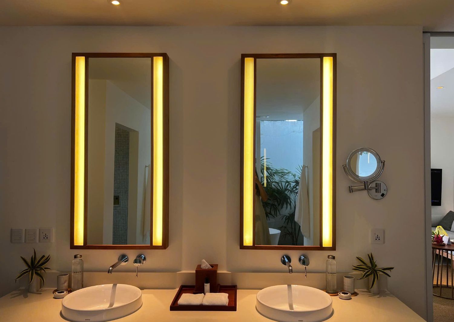 Minimum bathroom design prioritizes reasonable lighting arrangement. Photo: Thanh Thanh