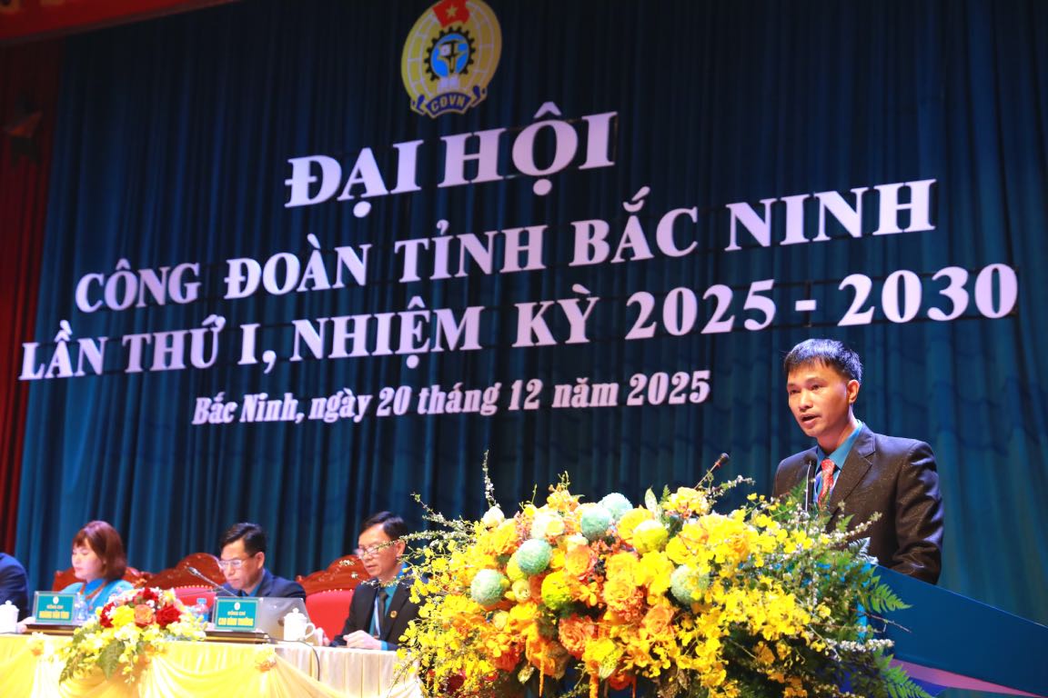 Mr. Nguyen Van Tan - Chairman of the Primary Trade Union of Hosiden Vietnam Co., Ltd. (Bac Giang) said that the company's trade union always cares about women's work activities, especially focusing on representing, caring for, and protecting the rights and interests of female union members and workers. Photo: Bao Han