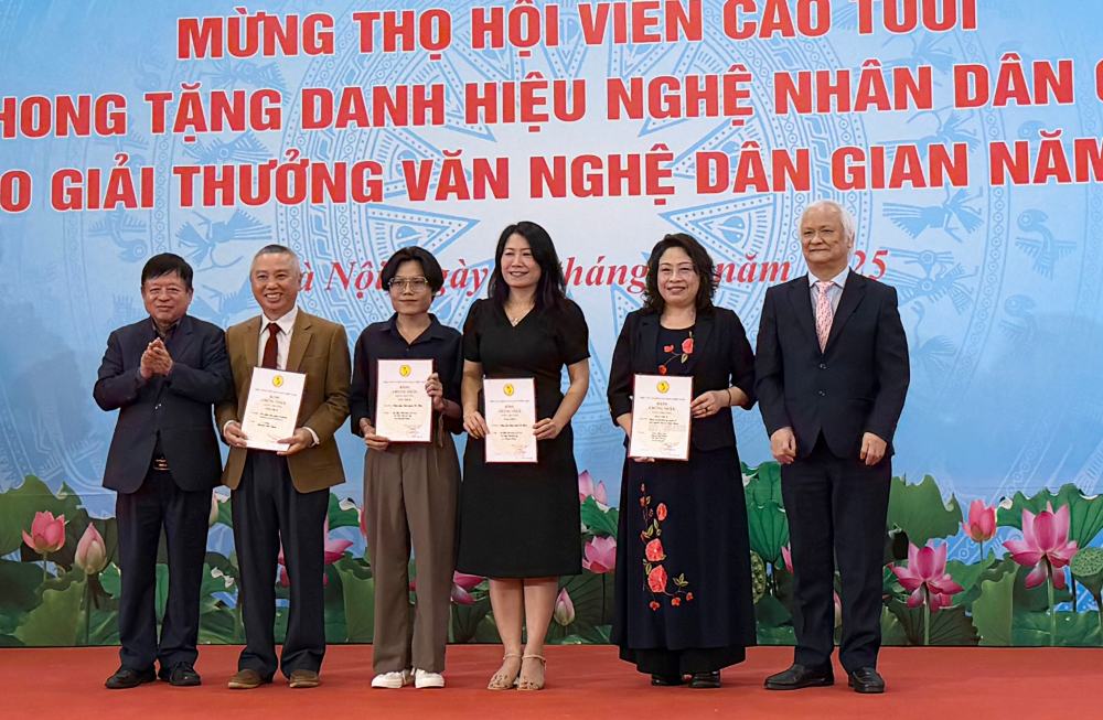 Authors who won the Vietnam Folk Arts Award 2025.
