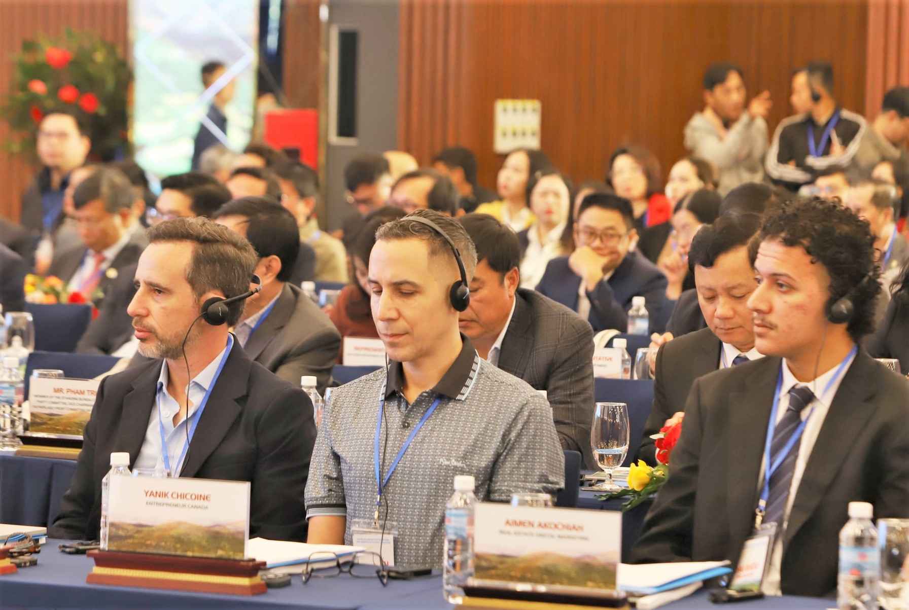 Cac chuyen gia, nha khoa hoc quoc te du Hoi thao. Anh: Phuc Khanh 