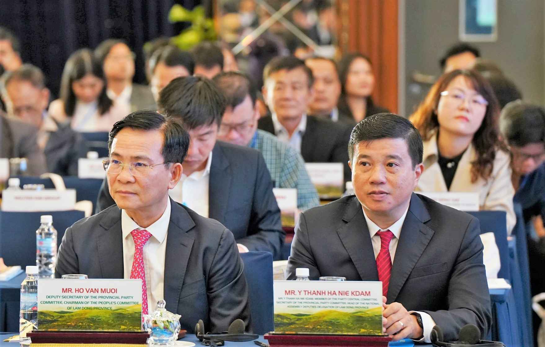 Lanh dao tinh Lam Dong du Hoi thao. Anh: Phuc Khanh 