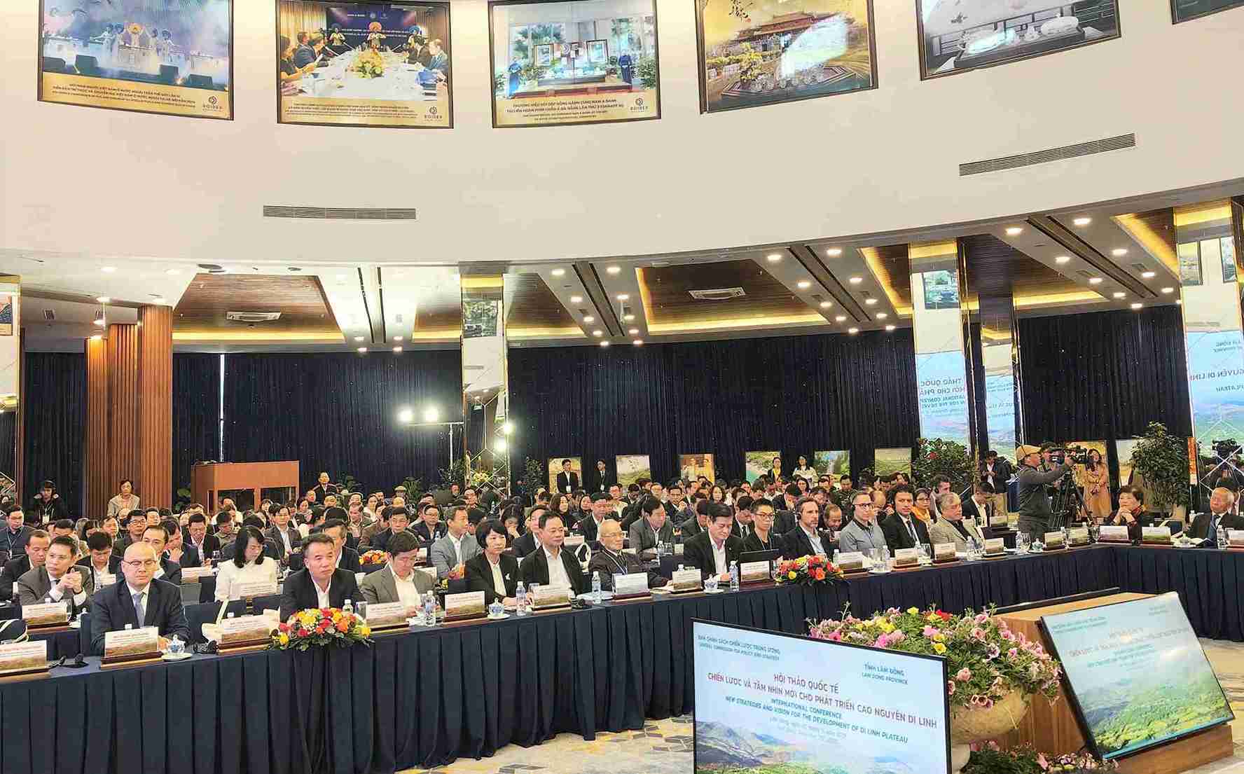 More than 250 delegates gathered to propose new strategies and visions for the development of Di Linh Plateau (Lam Dong). Photo: Phuc Khanh