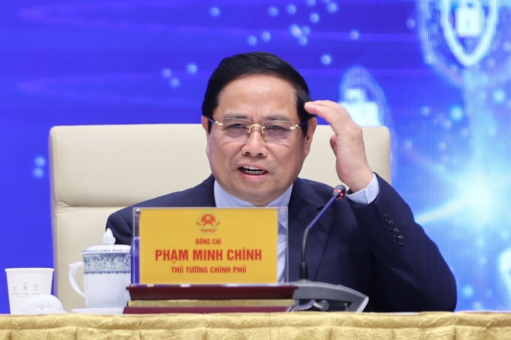 Politburo member and Prime Minister Pham Minh Chinh emphasized the spirit of no papers, no cash, no administrative boundaries in transactions. Photo: Nhat Bac