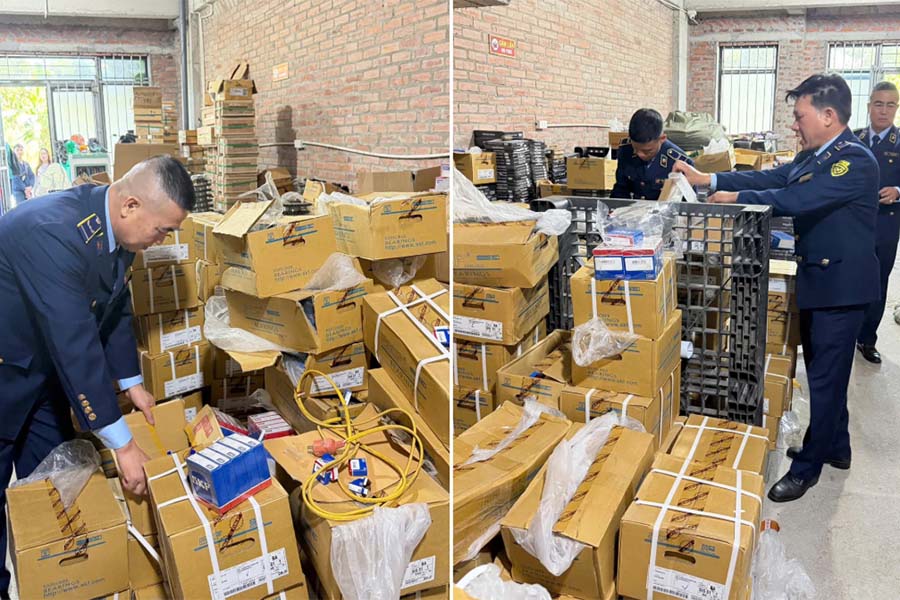 Las fuerzas de inspeccion detectan productos falsificados y alimentos falsificados. Foto: Subdepartamento de QLTT de Hanoi