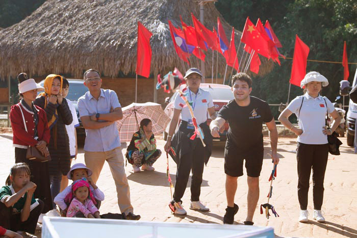 Du khach trai nghiem nem con. Anh: Quang Dat