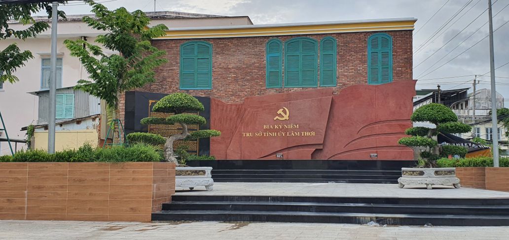 Sau khi dap bo, ngoi nha Di tich duoc thay bang mot tam bia ky niem. Anh: Nhat Ho