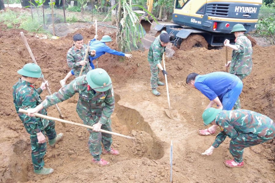 The 968 Division Martyrs' Remains Collection Team searches for martyrs' remains in Cam Lo commune. Photo: Division 968