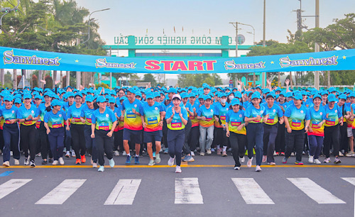 Mas de 1.500 trabajadores de la empresa Yen sao Khanh Hoa participan en el maraton. Foto: Nhu Quynh