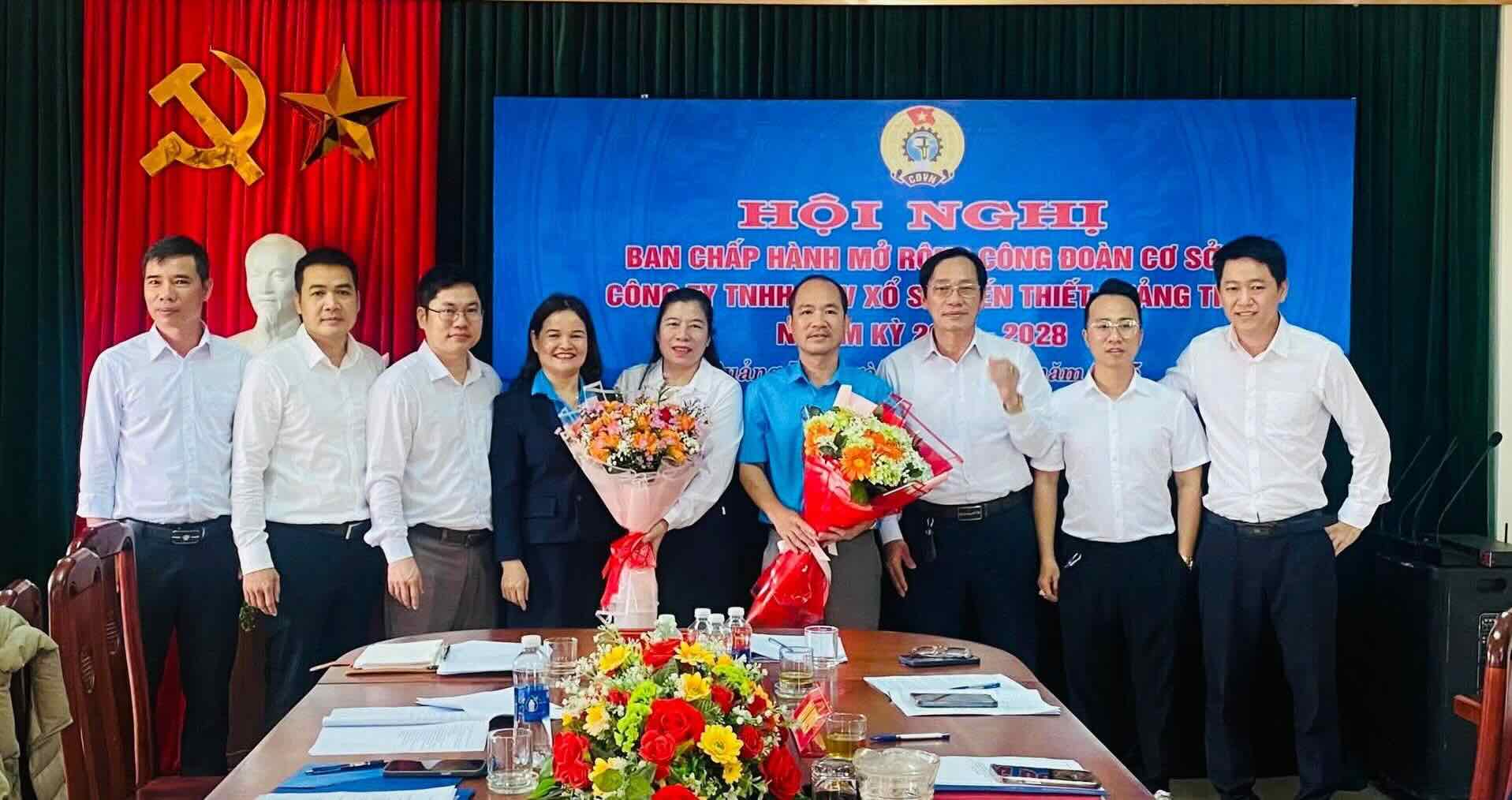 Quang Tri 복권 건설 유한 책임 회사 노동조합은 집행위원회 회의(확대)를 조직했습니다. 사진: Quang Tri 노동조합