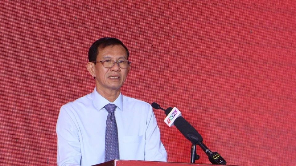 Pho Chu tich UBND tinh Vinh Long Dang Van Chinh phat bieu tai le khoi cong du an nha o xa hoi phuong Long Chau. Anh: Hoang Loc