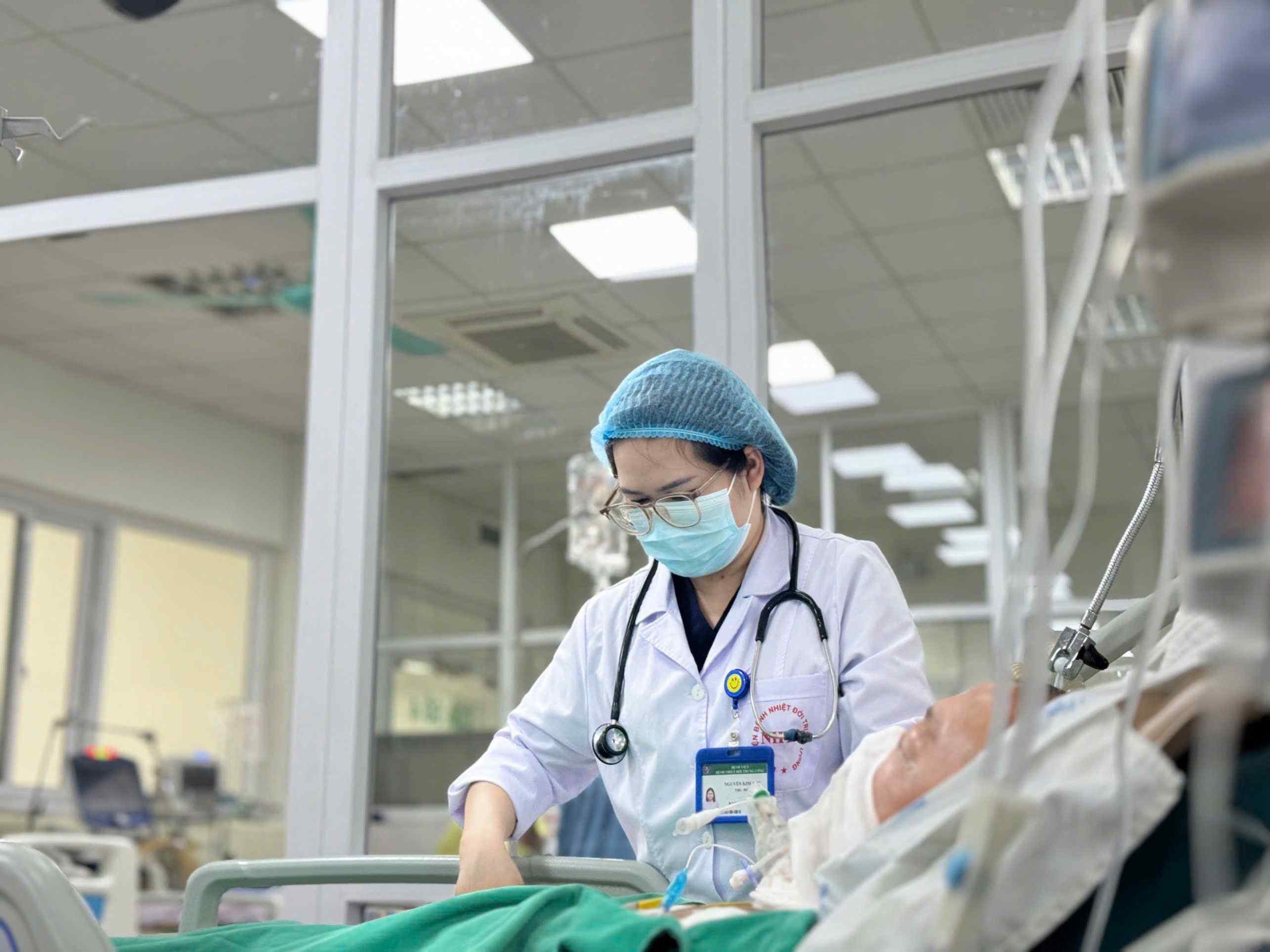 Health insurance coverage is over 95%, but out-of-pocket expenses for medical examination and treatment still account for more than 40%. Illustrative photo: Thanh Dang