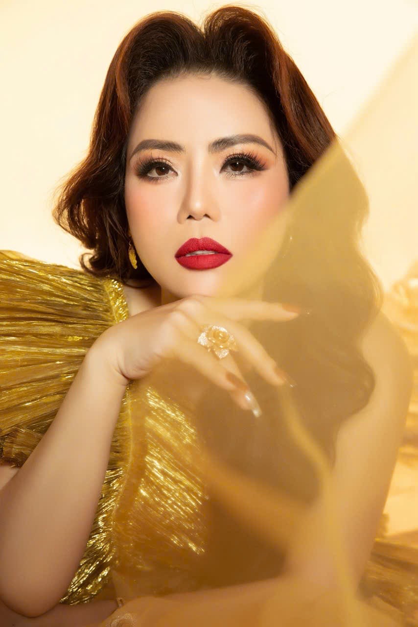 Anh: Nhan vat cung cap.