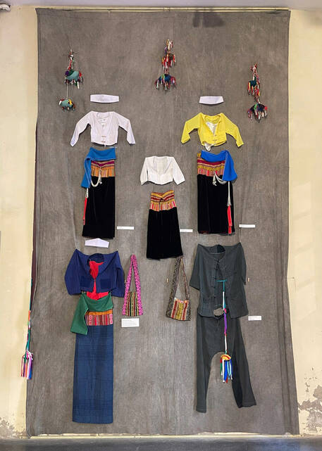 Trang phuc truyen thong cua nguoi Muong duoc gioi thieu trong chuong trinh khong chi the hien tham my dan gian ma con phan anh ro net ban sac van hoa toc nguoi. Tu mau sac, hoa van den cach phoi trang phuc deu gan voi quan niem song, sinh hoat va tin nguong cong dong. Anh: Quynh Mai 