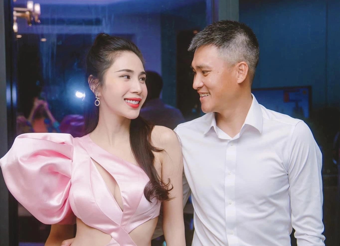 Thuy Tien과 Cong Vinh. 사진: 예술가 제공.