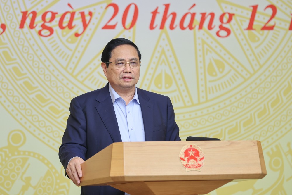 Politburo member and Prime Minister Pham Minh Chinh requested to focus on digital transformation so that businesses do not have to travel many times. Photo: Nhat Bac